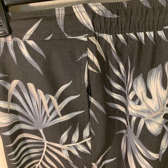 Sonoma XL Black Leaf Print Board Shorts With Stretch Waistband & 9-Inch Inseam - Picture 11 of 11